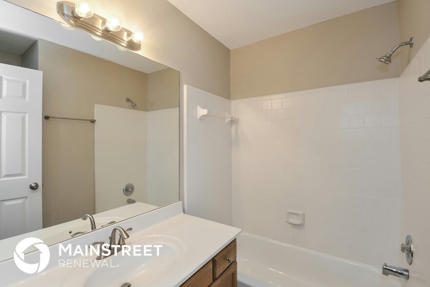 Building Photo - 2970 Binghampton Ln