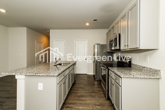 Building Photo - 104 Vlg Grn Dr NW