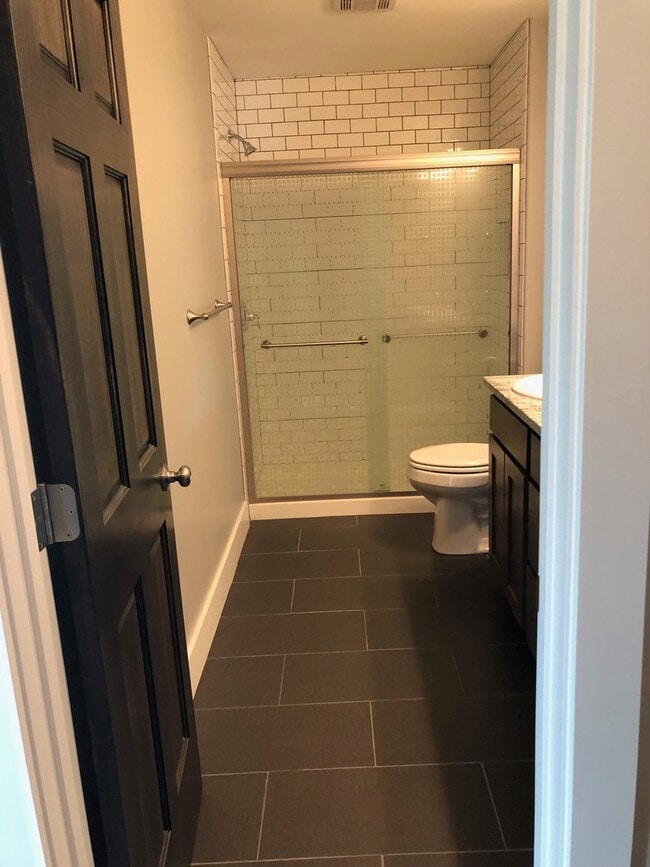 Building Photo - 3 Bedroom, 2 1/2 Bathroom Townhouse -2 weeks free rent with 1-year lease-