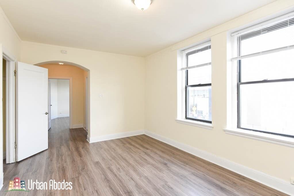 Building Photo - 3314 W Diversey Ave