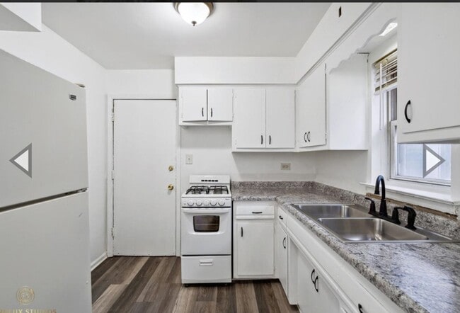 Building Photo - 1208 S 49th Ct