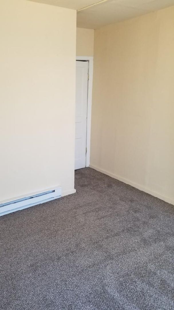 Building Photo - Grays Ferry section of South Philly! 3 bed...