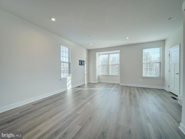 Building Photo - 9502 Autumn Berry Pl