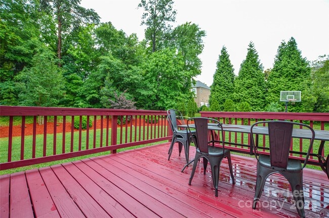 Building Photo - 5004 Woodview Ln