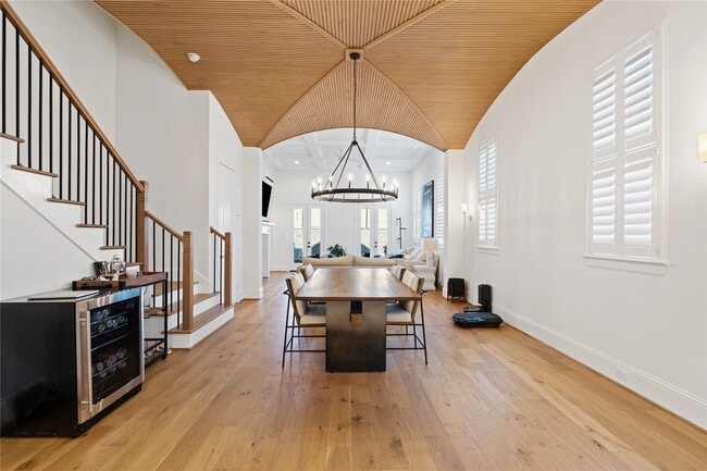 Building Photo - 531 W 27th St