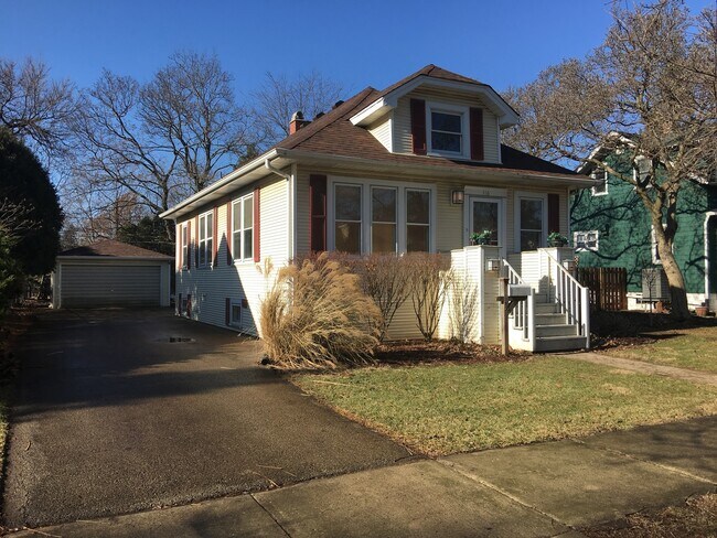 Building Photo - 116 N Adams St