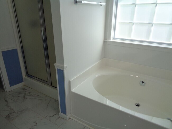 Building Photo - House For Rent in NW Greensboro!