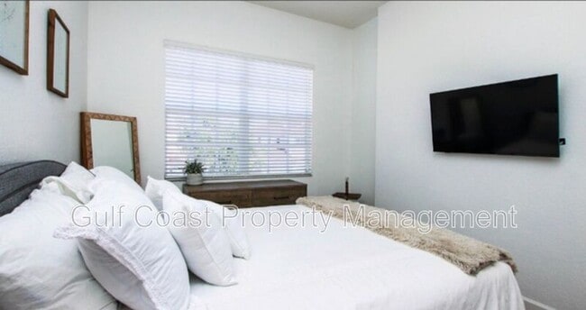 Building Photo - 17484 Old Harmony Dr