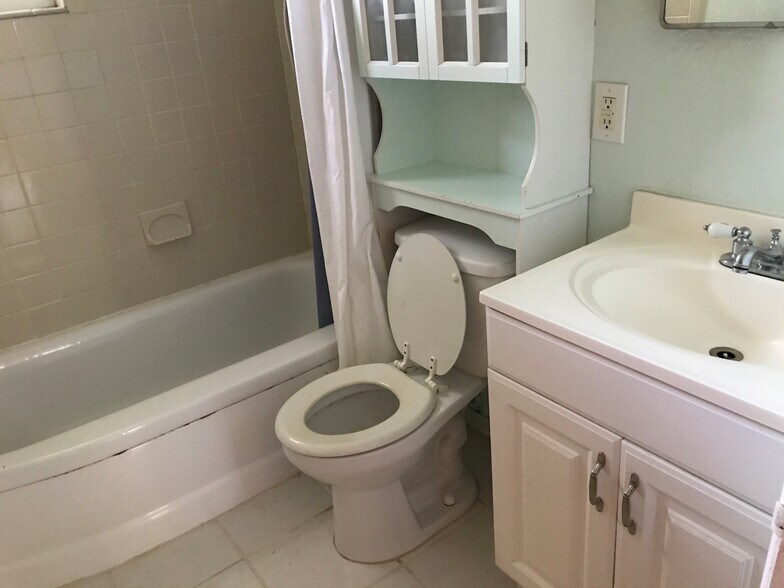 Building Photo - 5016 18th Ave S