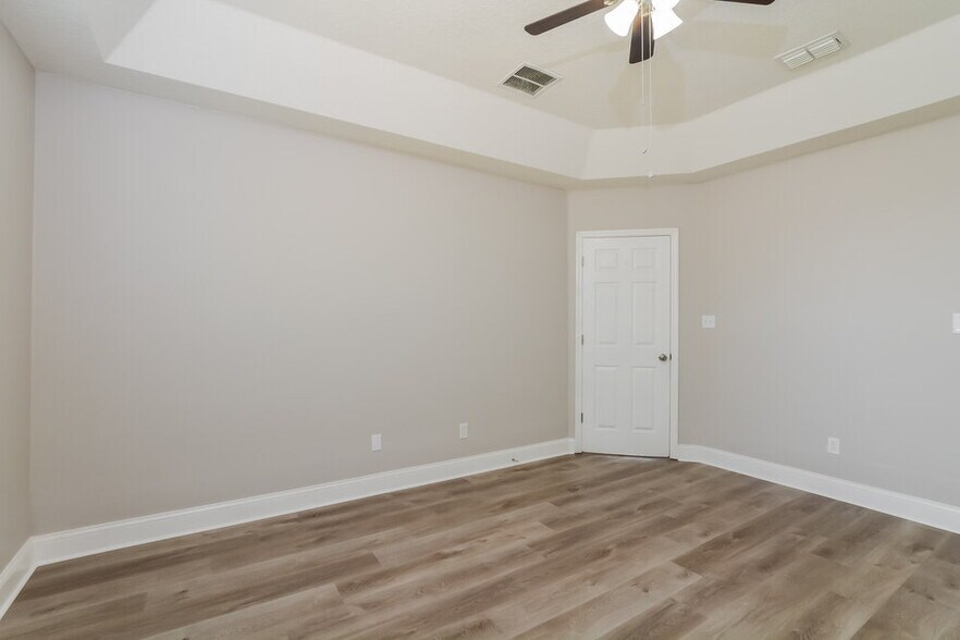 Building Photo - 717 Modena St