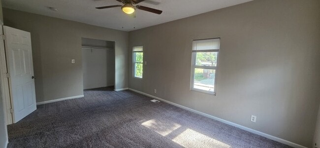 Building Photo - Welcome to this charming 3-bedroom, 2-bath...