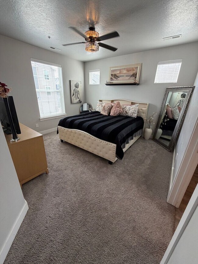 Building Photo - Beautiful 3-Bedroom Condo in Herriman! (Dog-Friendly)