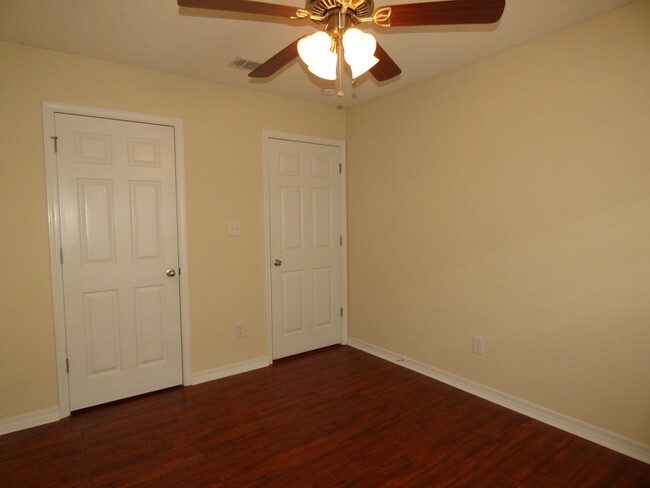 Building Photo - Great 4 Bedroom in Pensacola