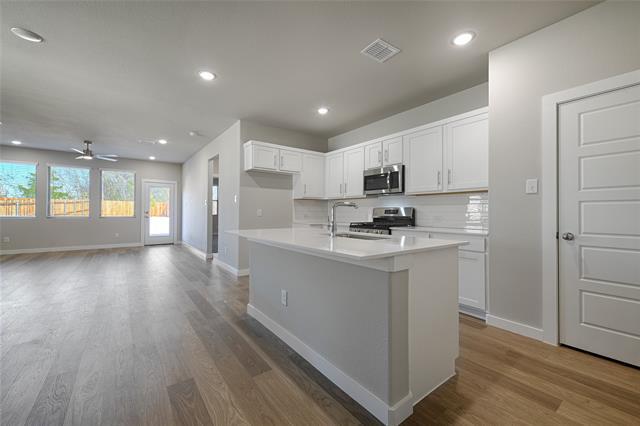 Building Photo - 806 Pne Bch Dr