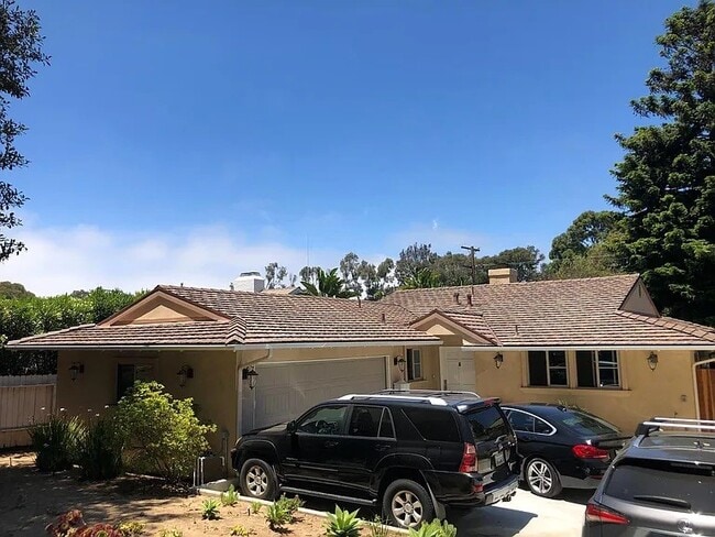 Building Photo - 3329 Palos Verdes Dr N