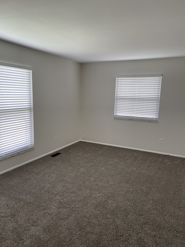 Living Room - 10048 Puttington Dr