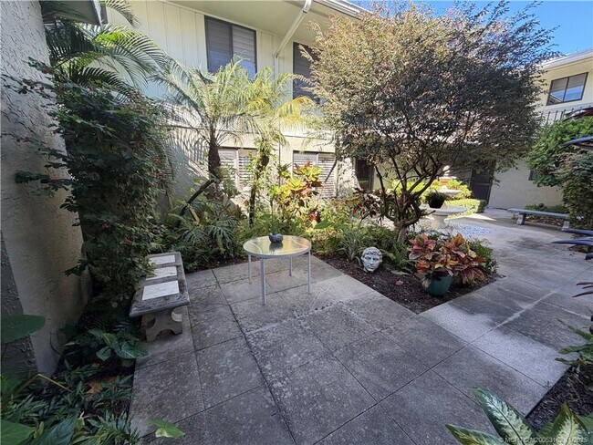 Building Photo - 800 NW Fork Rd