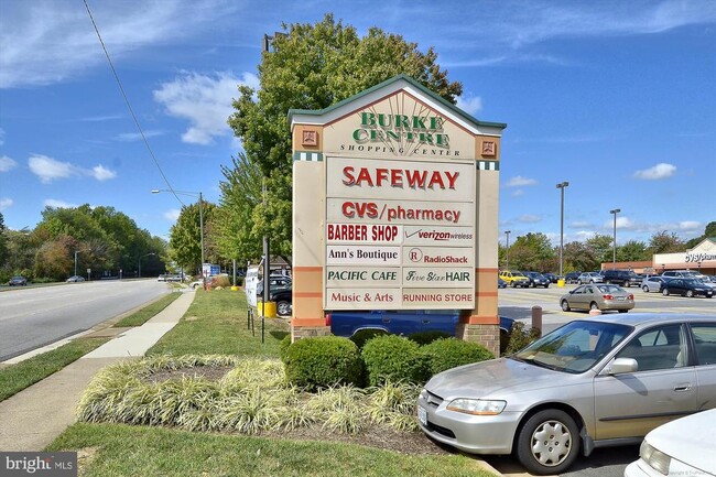 Building Photo - 10641 John Ayres Dr