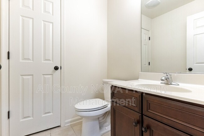 Building Photo - 213 Apricot St