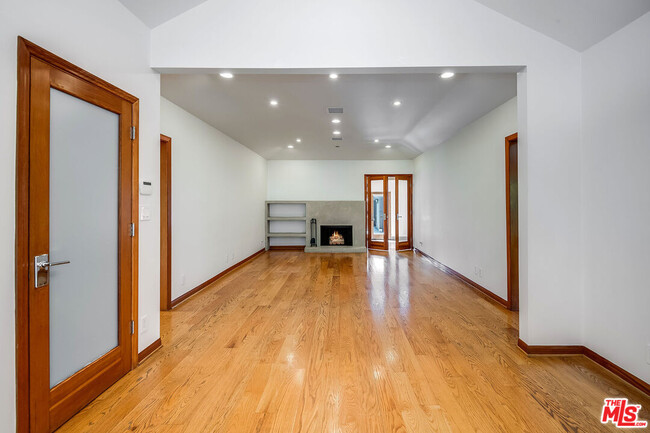 Building Photo - 445 Westmount Dr