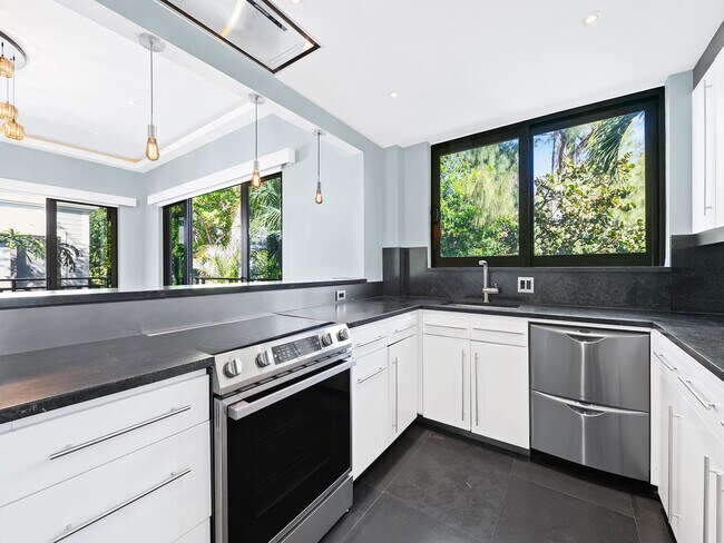 Building Photo - 1560 S Ocean Ln