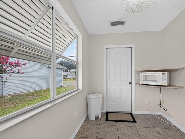 Building Photo - 1222 Santos Pl