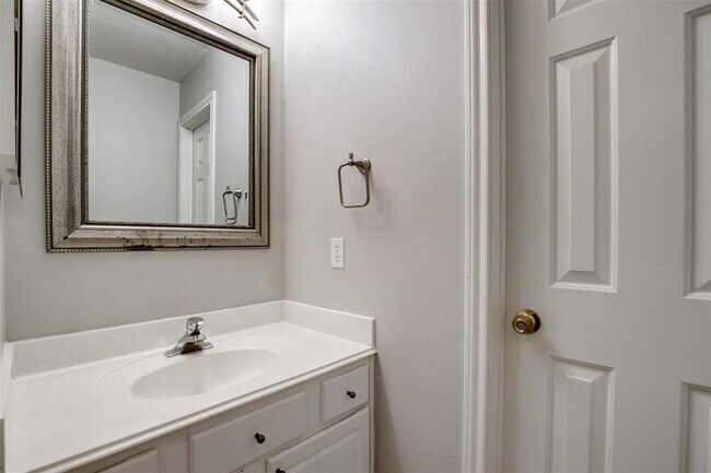 Building Photo - 12130 Piney Bend Dr