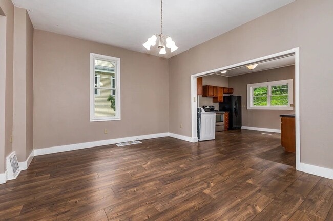 Building Photo - 639 Caledonia Pl