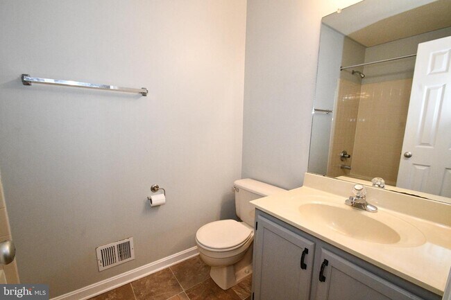 Building Photo - 11 Jody Ct