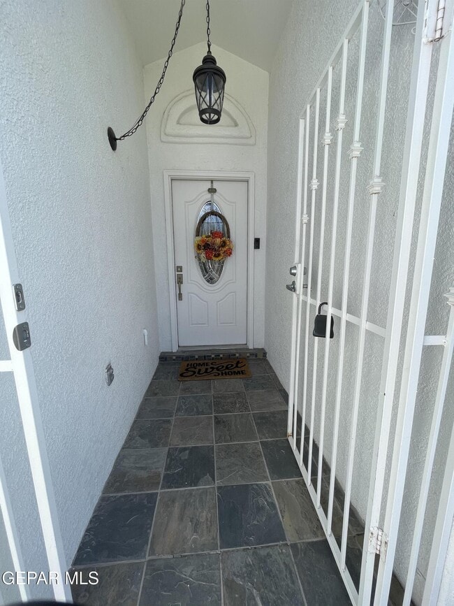 Building Photo - 5432 Thornridge Cir