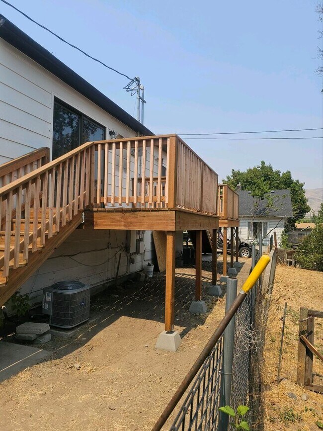 Building Photo - 847/849 3rd St.