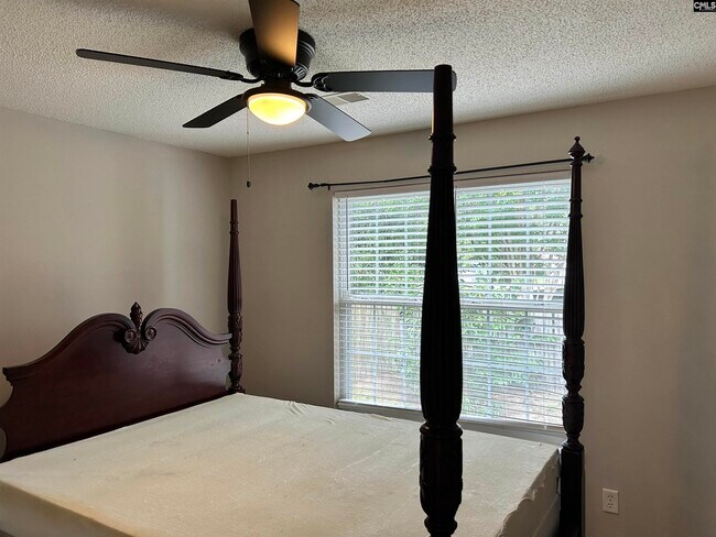 Building Photo - 405 Beech Glen Dr