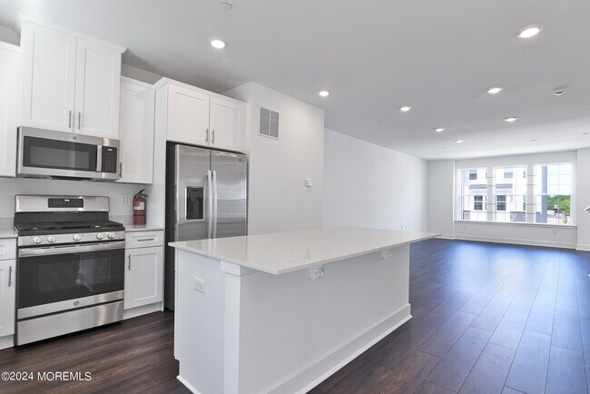Building Photo - 18 Crimson Dr