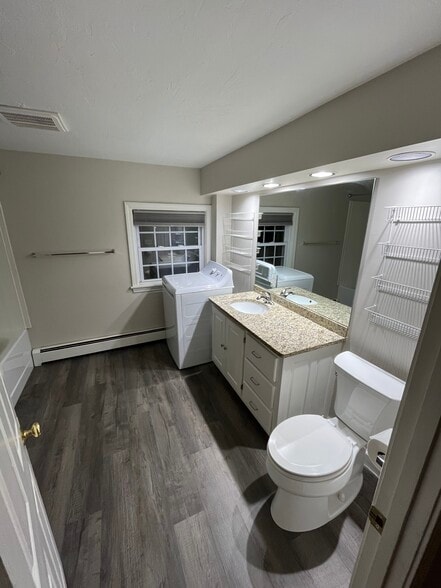 Building Photo - 24 Ash St