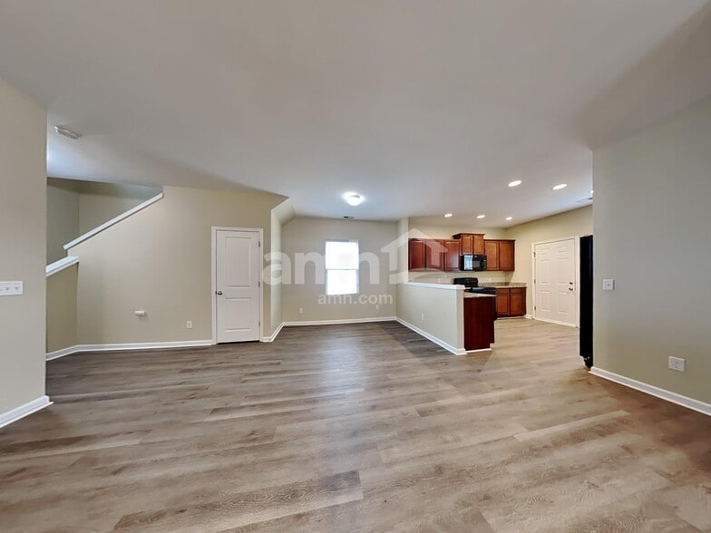 Building Photo - 350 Iveson Rd