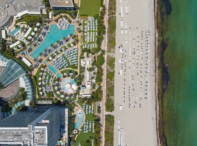 Building Photo - 4401 Collins Ave