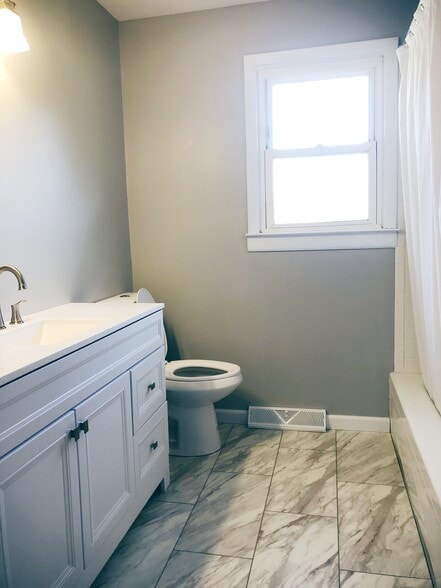 Building Photo - 7164 Hwy Bb