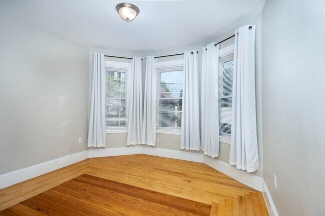 Building Photo - 90 Safford St