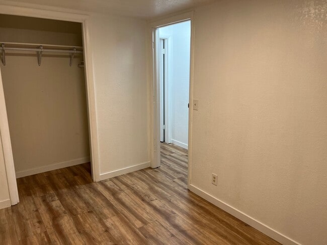 Building Photo - 4 Bedroom 2 bath home near lake Tenkiller with office