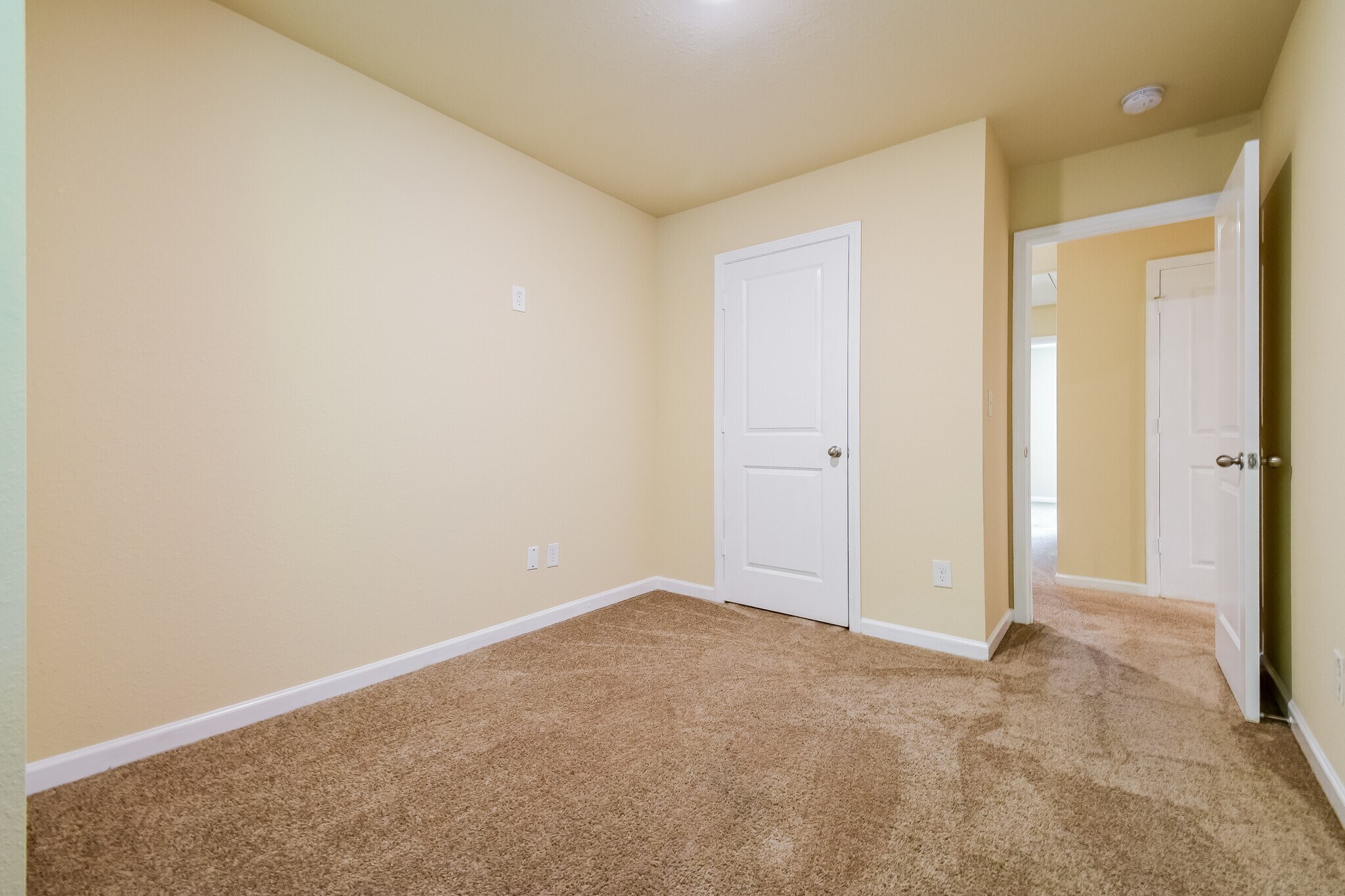 Building Photo - 404 Highwood Ln