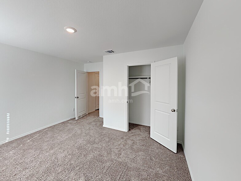 Building Photo - 5439 Elm Valley Dr