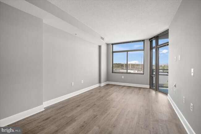 Building Photo - 3600 S Glebe Rd