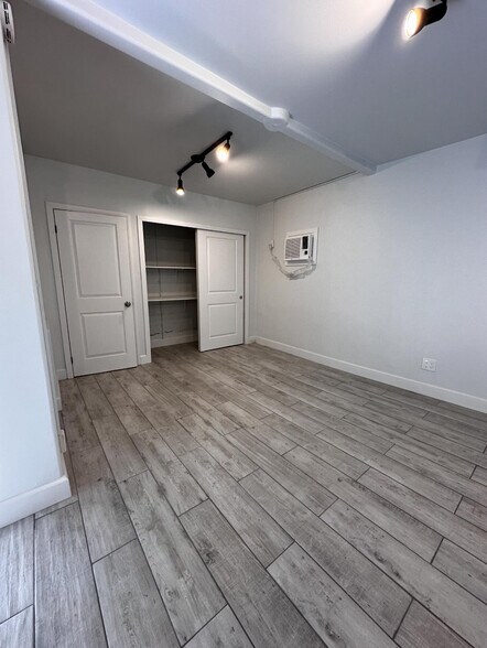 Building Photo - 3823 Broadlawn Dr