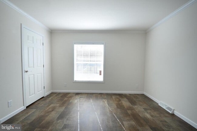 Building Photo - 41 Edgewater Dr