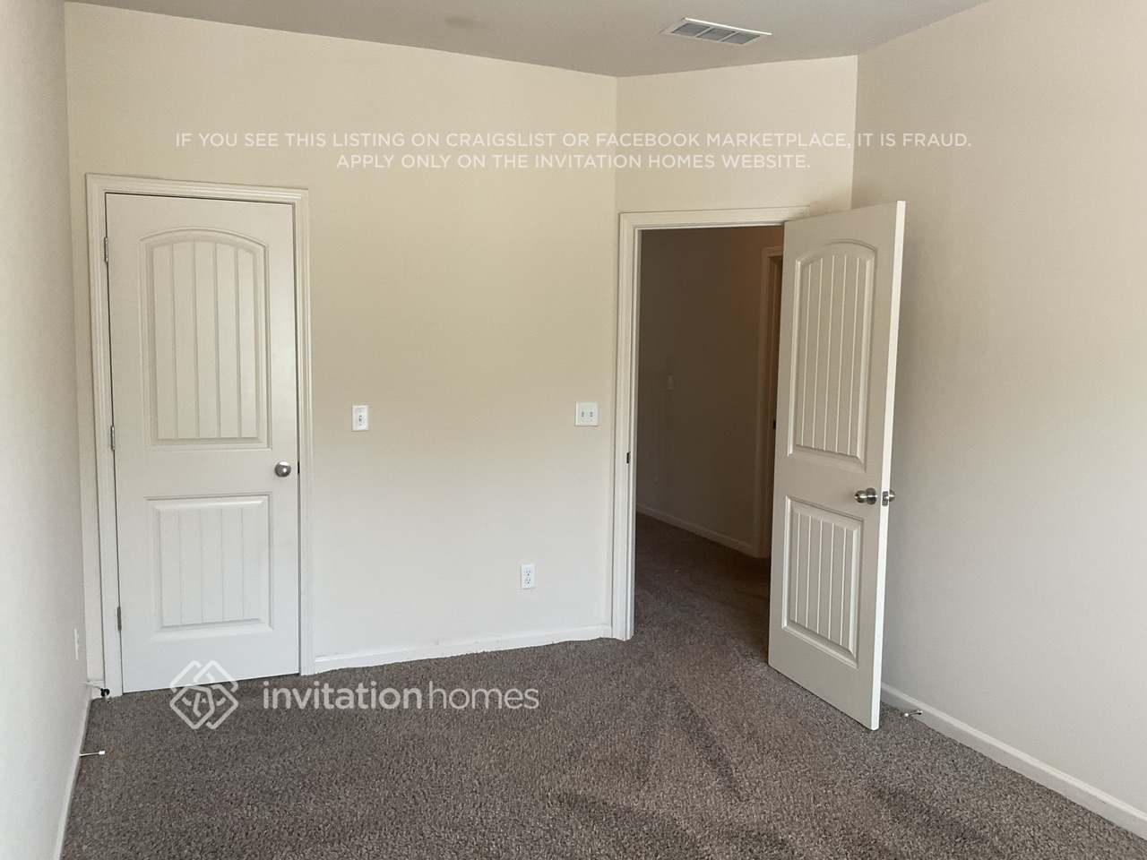 Building Photo - 3911 Lake Manor Way