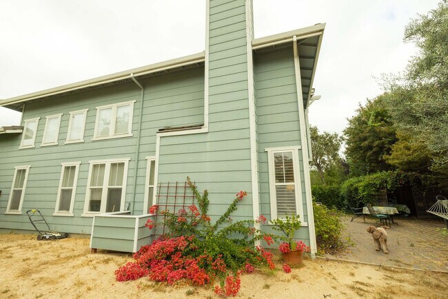 Building Photo - 115 Maybeck St