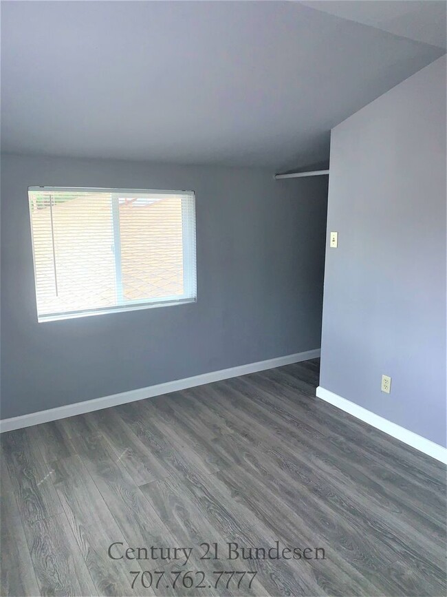 Building Photo - 441 Earle St