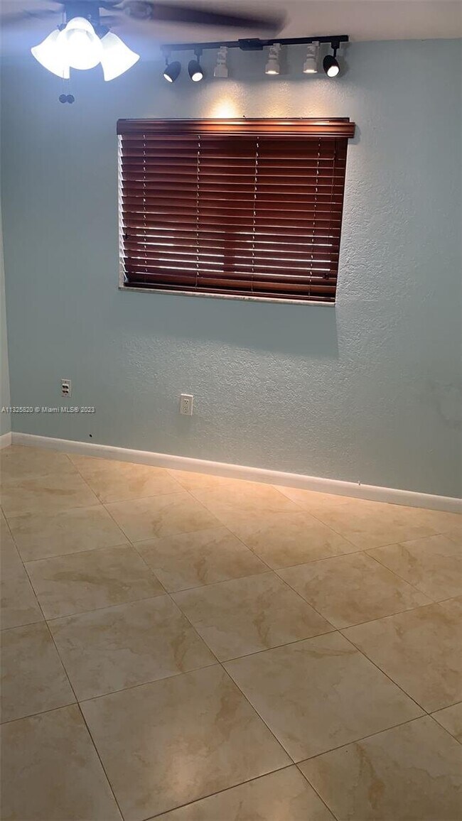 Building Photo - 15200 SW 81st Ln