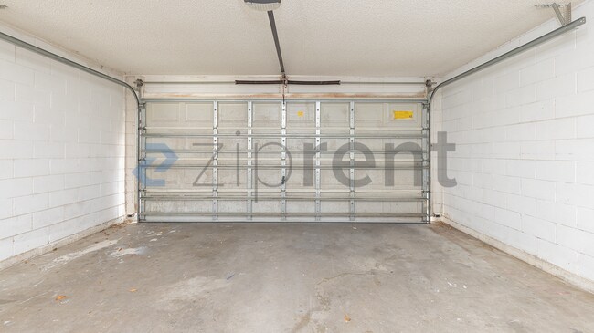 Building Photo - 2750 Gramercy Dr