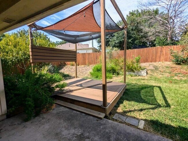 Building Photo - 3844 Laurel Ridge Dr